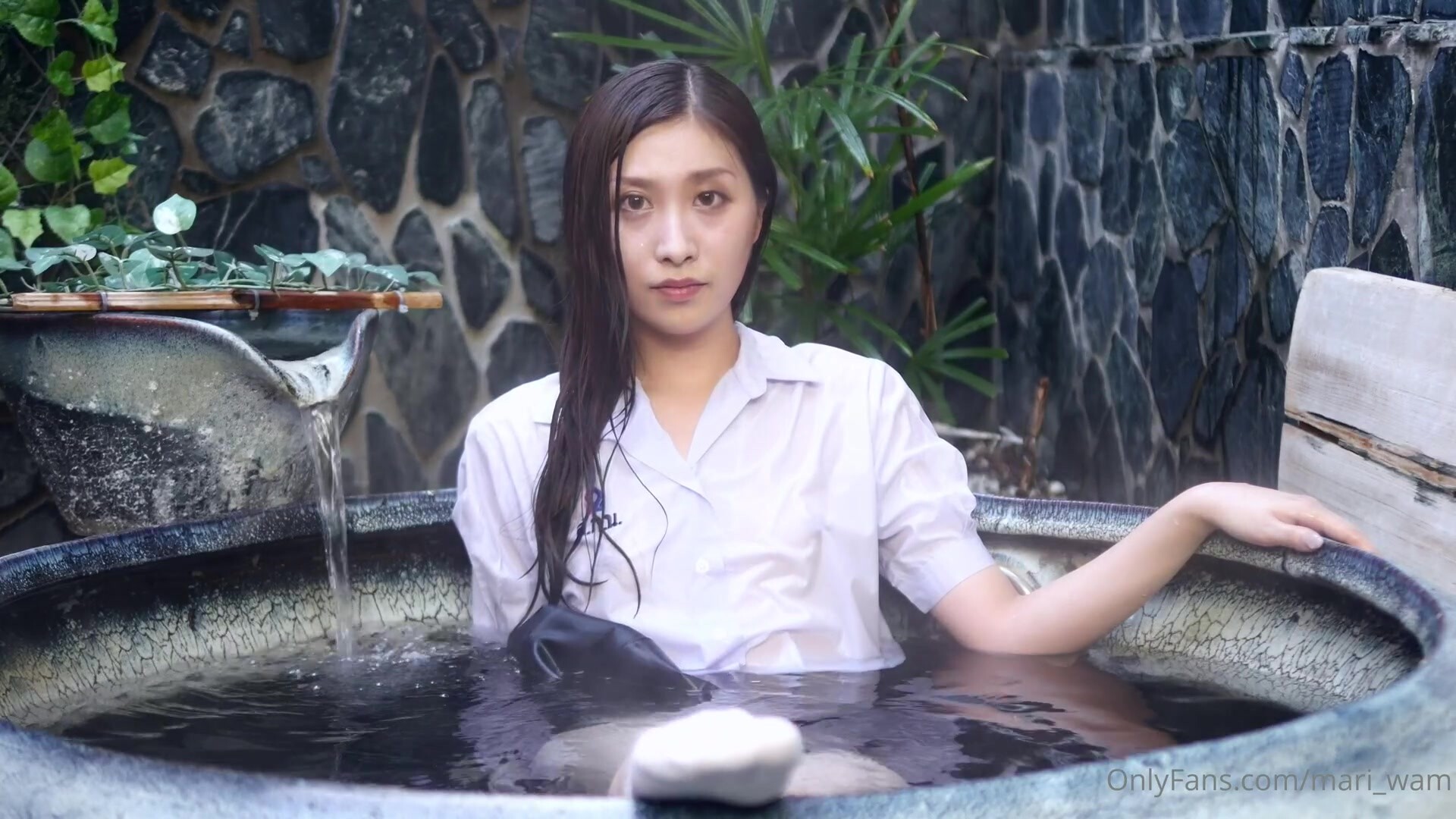 ✨【轻度猎奇】高颜值日本气质素人少妇「mari wam」OF露脸私拍 反差美人妻沉沦精液地狱【第六弹】 (15)