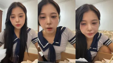【极品❤️网红女高】高颜值韩国女主播私拍流出 约啪自慰反差玩物 舔食吸茎样子真销魂 狠狠艹穴抽插 (21)