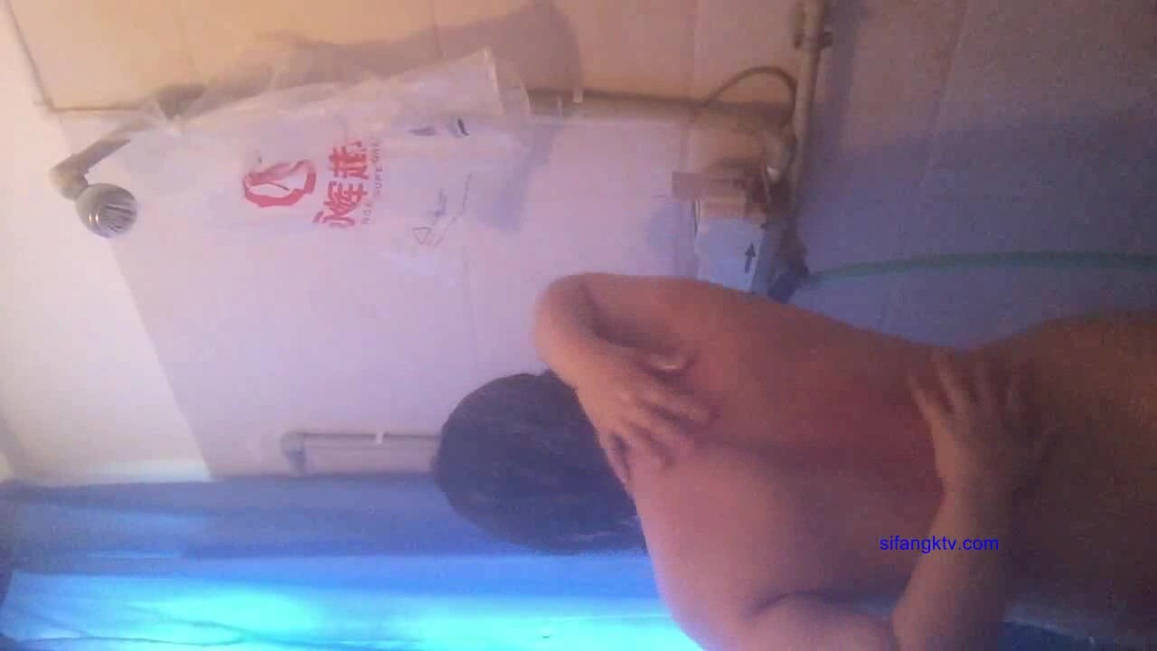 最新流出果贷逾期14位妹子 年轻少妇啤酒瓶子插B太疯狂了6
