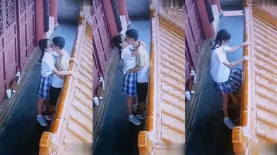 监控拍摄高中情侣景区楼阁激情