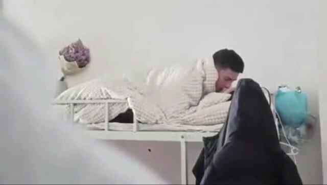 网传嘉兴学院，男生把女生带回宿舍啪啪啪
