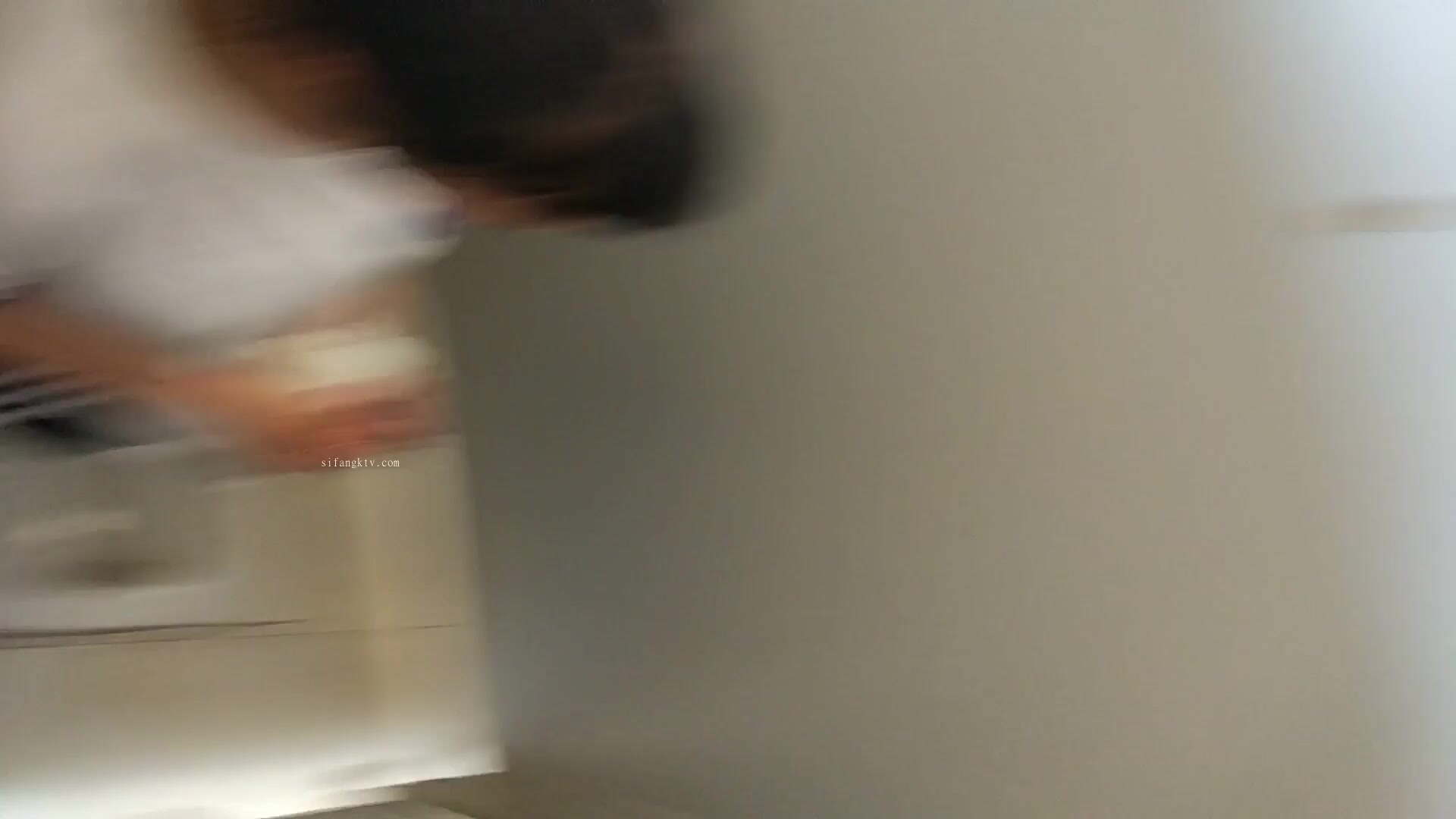 办公楼女厕全景偷拍多位美女职员嘘嘘各种美鲍鱼完美呈现