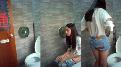 ⚫️⚫️固定视角全景偸拍公共女厕，络绎不绝美女小姐姐方便，看脸看私处，姿态各异，看点十足 (9)