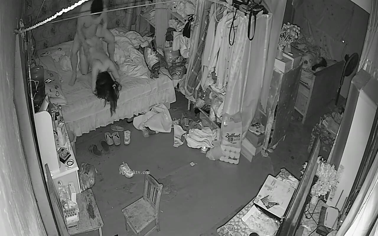 家庭摄像头破解入侵真实偸拍男女各种激烈性生活出租房情侣上演教科书式性爱 (22)