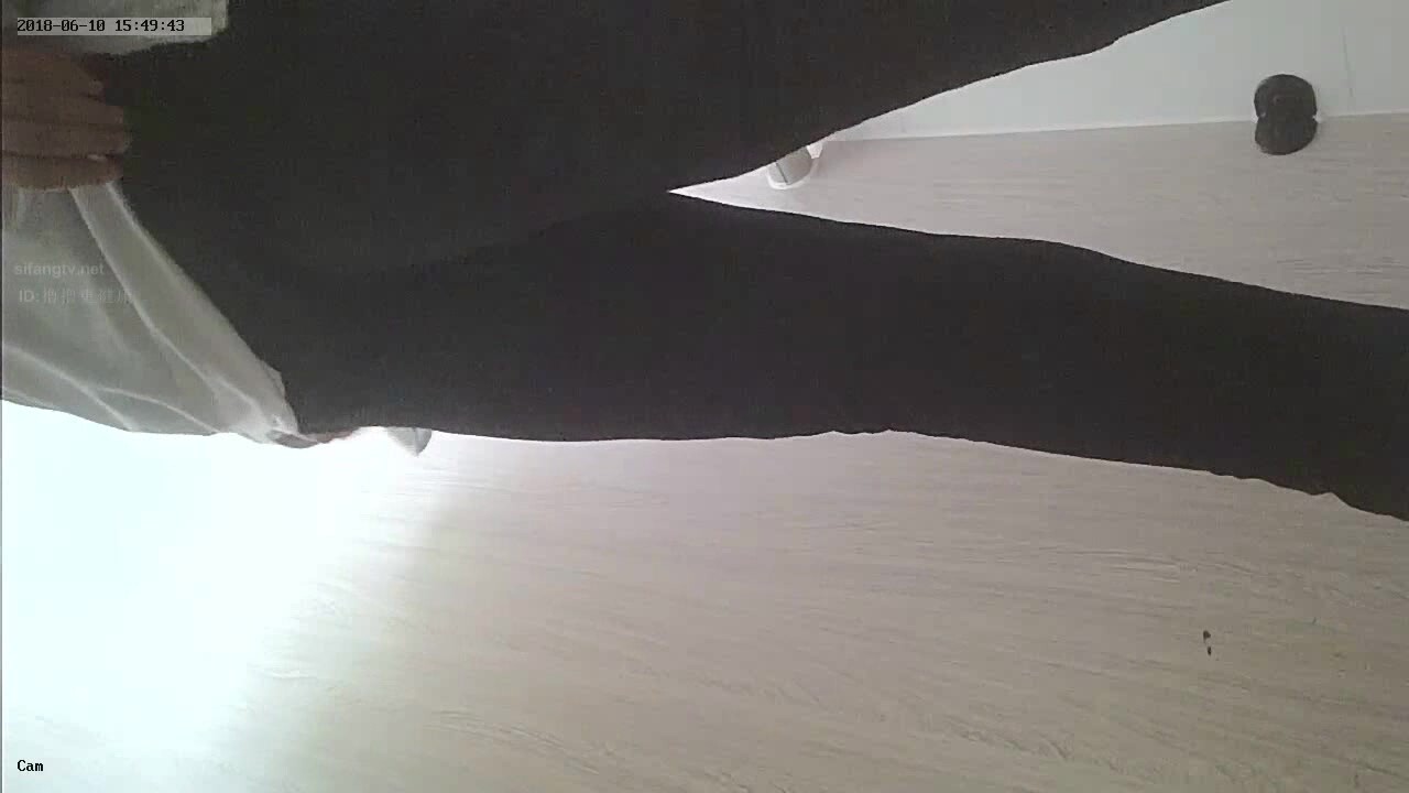 胖女孩 大专女厕全景偷拍众多的学妹前来嘘嘘各种美鲍轮番呈现 (7)
