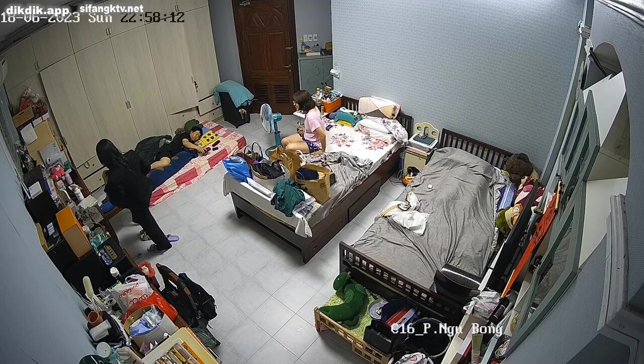 【 破解摄像头】家庭宿舍 走光露点换衣服合集 (11)