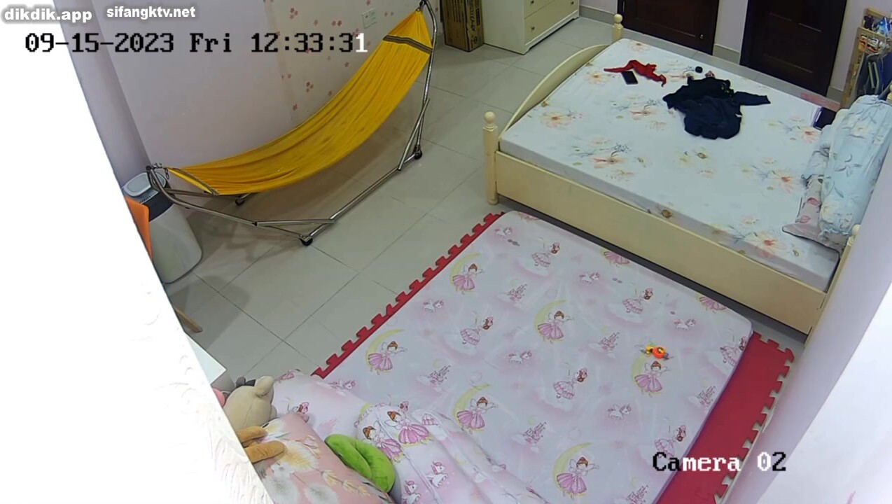 【 破解摄像头】家庭宿舍 走光露点换衣服合集 (13)