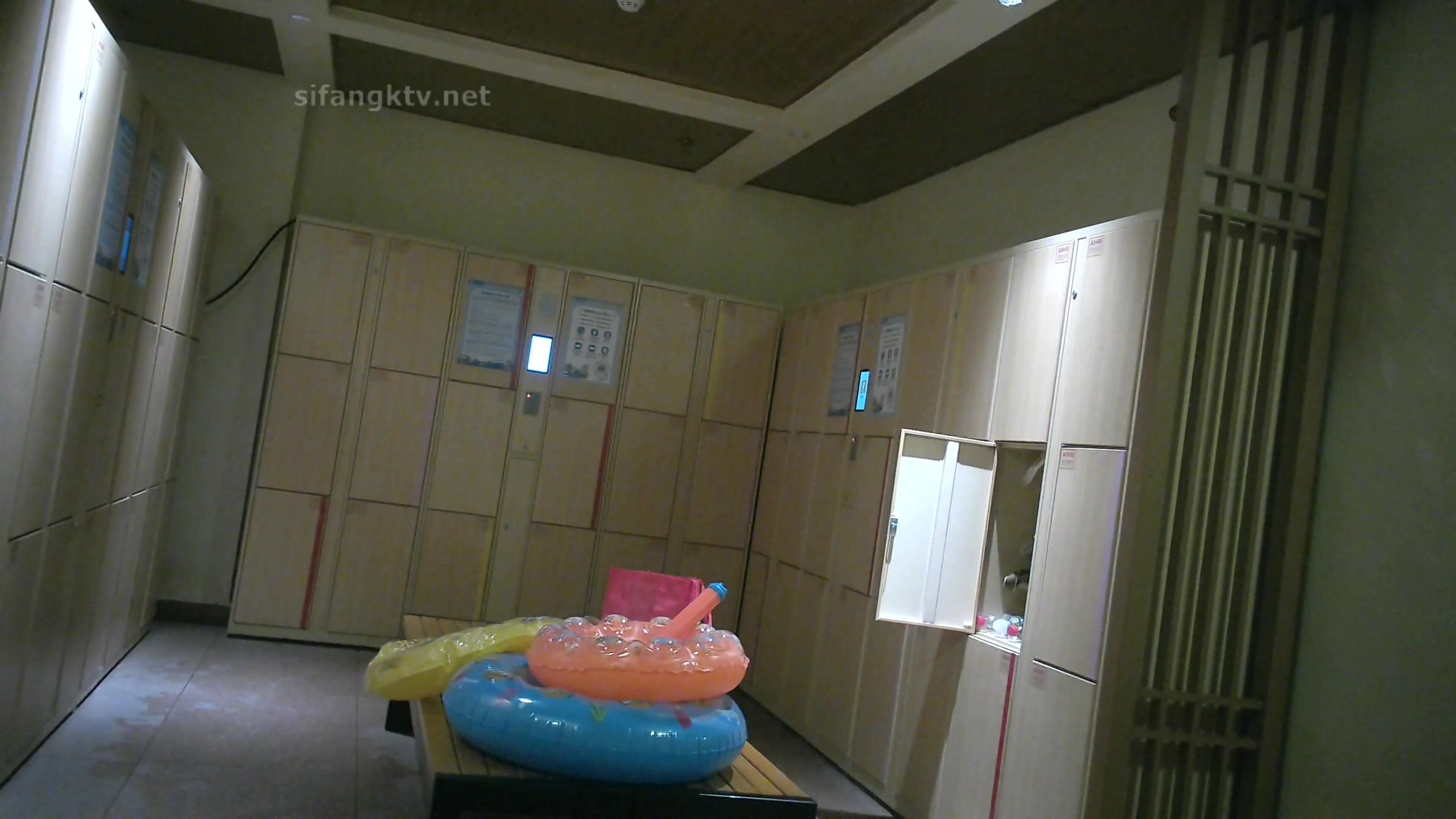 【洗澡偷拍】宿舍楼偷拍工厂小妹身材发育的都很不错 (24)