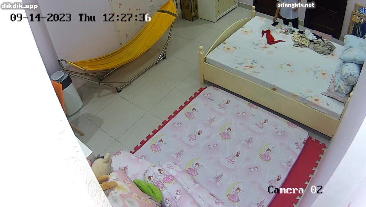 【 破解摄像头】家庭宿舍 走光露点换衣服合集 (25)