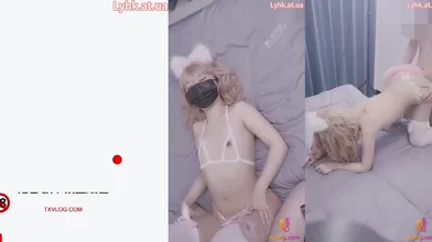 清纯娃娃脸白丝小母狗 卡哇伊清纯系萝莉女奴 逼粉奶大人形小母狗，戴上肛塞尾巴 跪地翘起翘臀让爸爸后入蜜穴