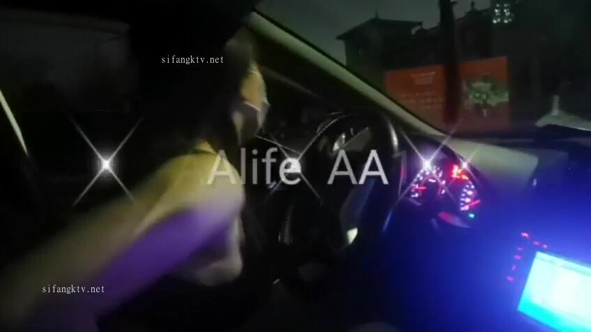 ⚫️⚫️推特顶级绿帽癖大奶露出骚妻AAlifeAA1无底线淫乱②，约炮单男3P，户外儿子面前露出，老农面前直接给看三点 (33)