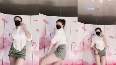 ❣️推荐❣️抖音擦边主播【小阿姨A】会议擦边舞74V，小尺度，微露 (27)