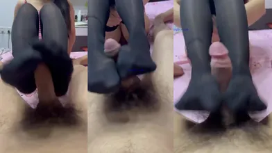 顶级绿帽癖泄密！90后淫荡夫妻【柯柯情侣】私拍，喜欢邀请单男疯狂3P调教户外露出，相当刺激反差 (23)