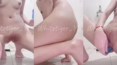 ⚫️⚫️最新无水重磅！推特清纯极品露脸小母狗whitetiger_YL订阅，露出道具调教啪啪3P内射喝圣水花样繁多 (15)