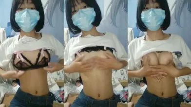 真实反差学生妹，金主重金定制，娇小瘦弱妹子【九儿】居家闺房各种制服道具自慰，M腿脸穴同框自嗨 (11)