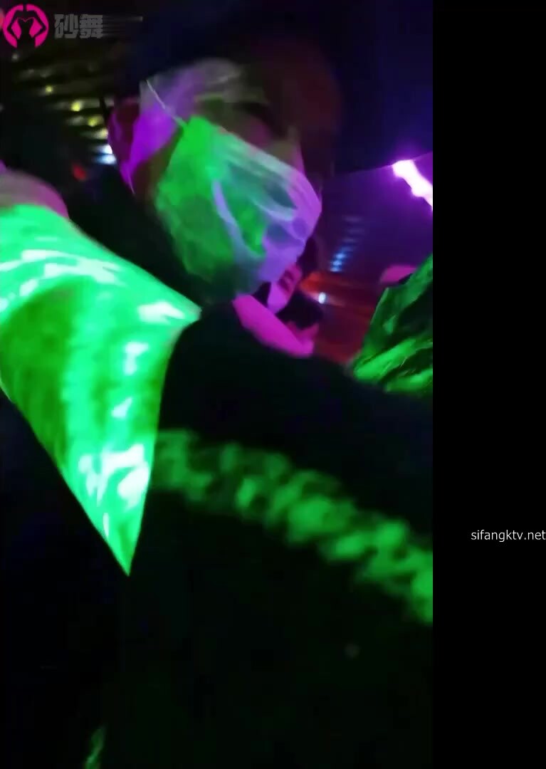 《砂舞厅》重庆望江楼舞厅内的淫乱的抓奶抠逼 (27)