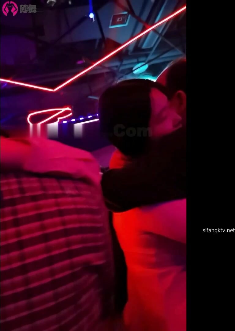 《砂舞厅》重庆望江楼舞厅内的淫乱的抓奶抠逼 (9)