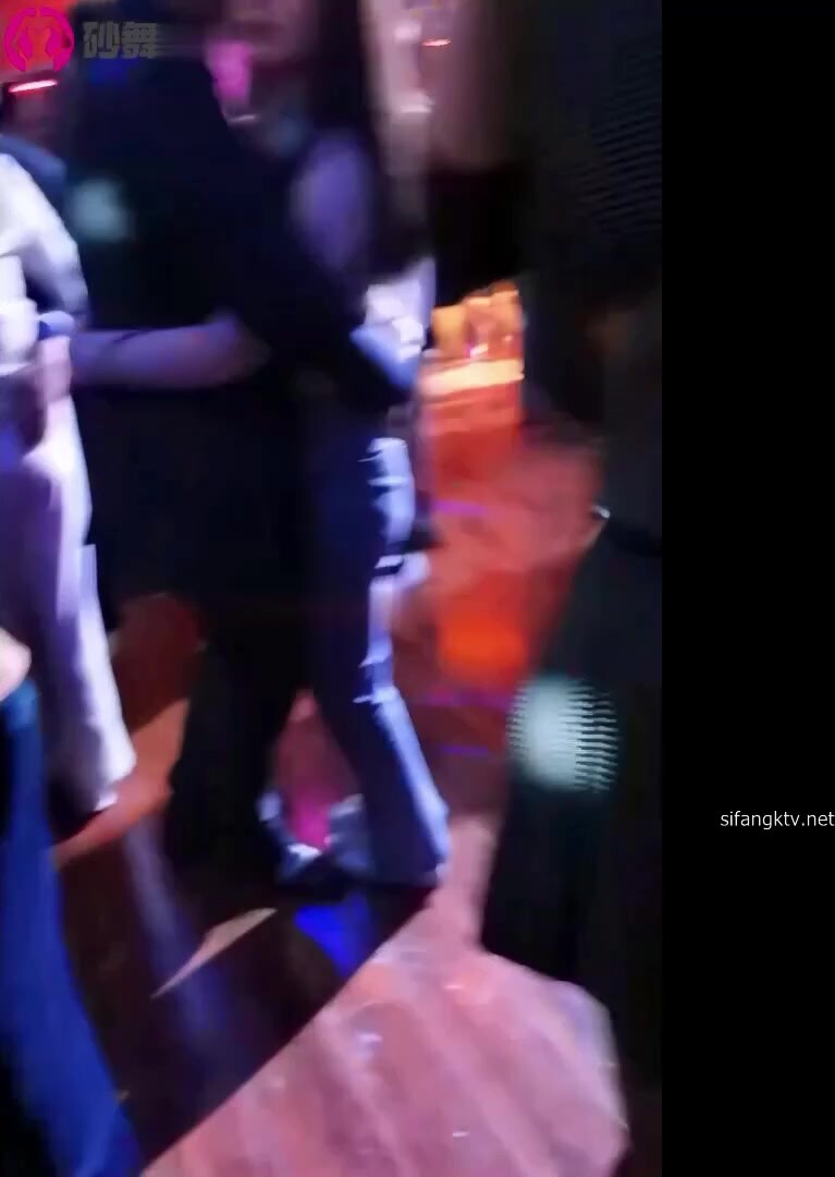 《砂舞厅》重庆望江楼舞厅内的淫乱的抓奶抠逼 (29)