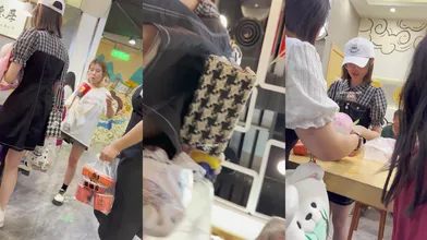 【KFC】两位靓女吃小吃，长相甜美 可爱内内。男友全程守护 该拍的都拍到了 (1)