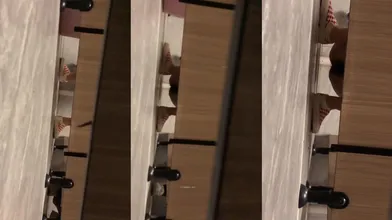 【魔手外购】美女如云一次看到爽！技术型厕拍大神，商场全方位偸拍超多小姐姐方便，看脸看逼，逆天操作 (25)