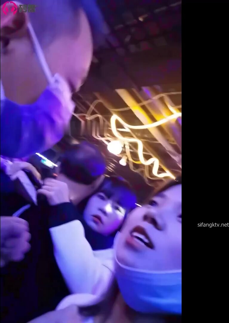 《砂舞厅》重庆望江楼舞厅内的淫乱的抓奶抠逼 (12)