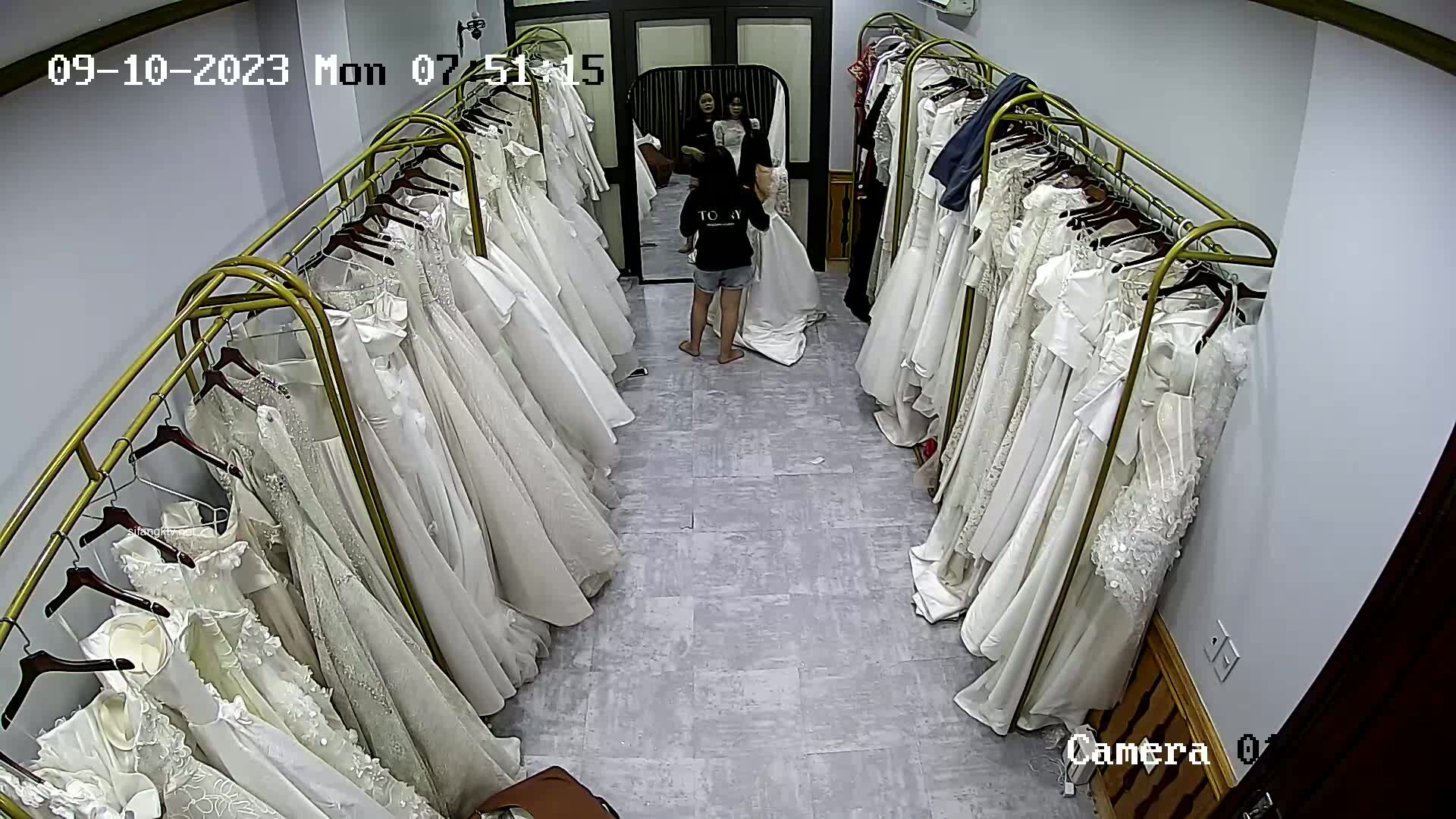 【破解摄像头】婚纱摄影店 多位新娘试婚纱[某房原版]（下） (1)
