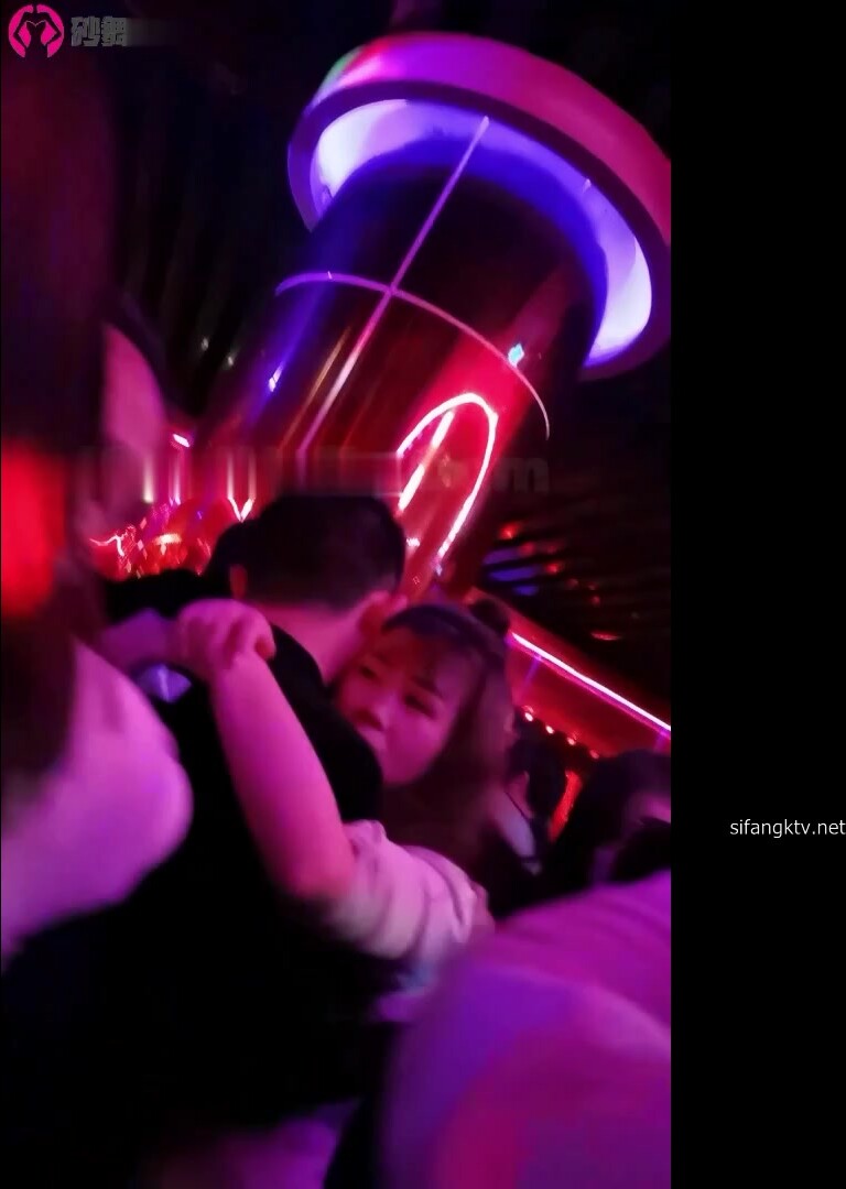 《砂舞厅》重庆望江楼舞厅内的淫乱的抓奶抠逼 (5)