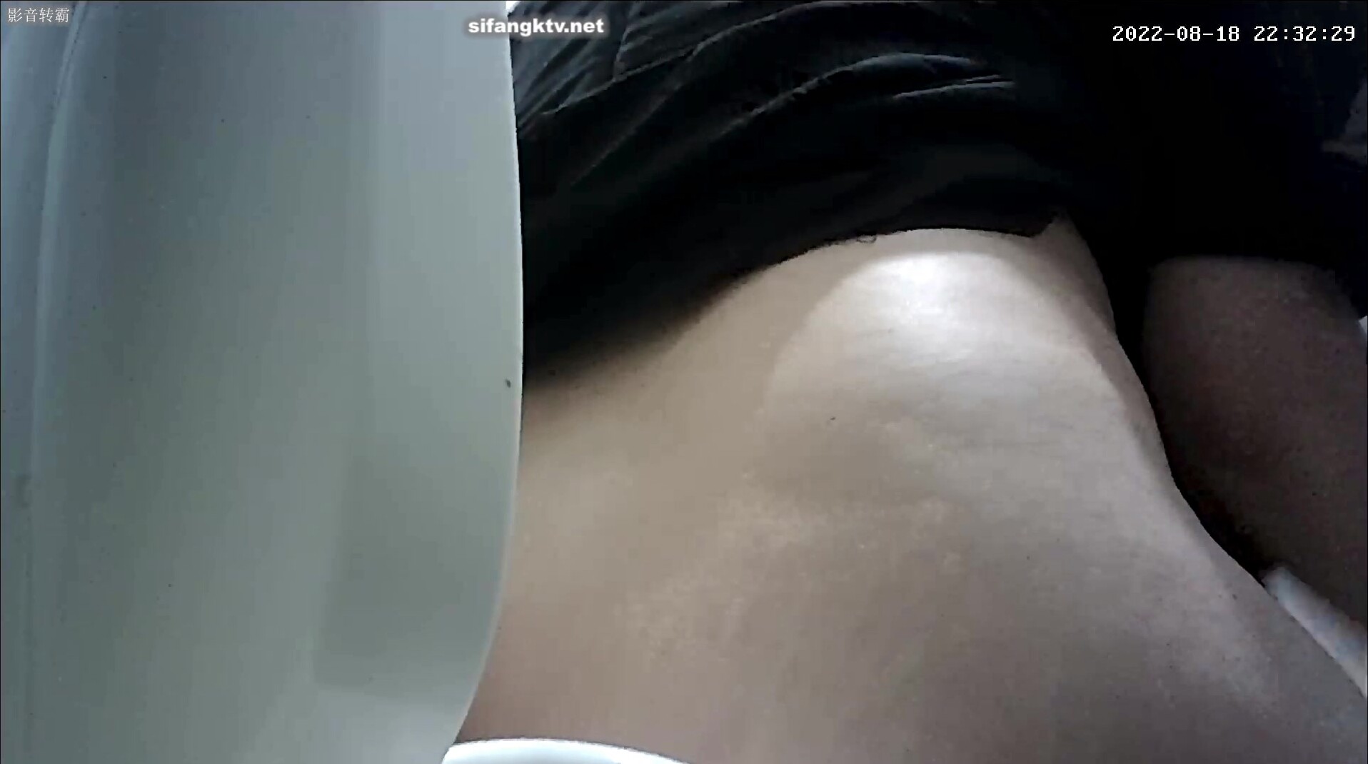【精品厕拍】商场公共女坐便，全景连续偸拍超多小姐姐方便，透明和蕾丝内裤，是真的惹火 (16)