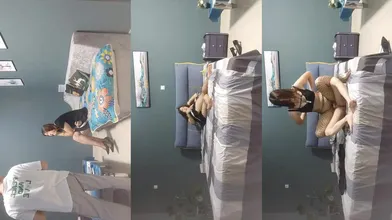小狐狸娱乐御姐范黑色网袜骚女张开双腿揉搓骚穴撩起裙子拉着手后入镜头前猛操大屁股