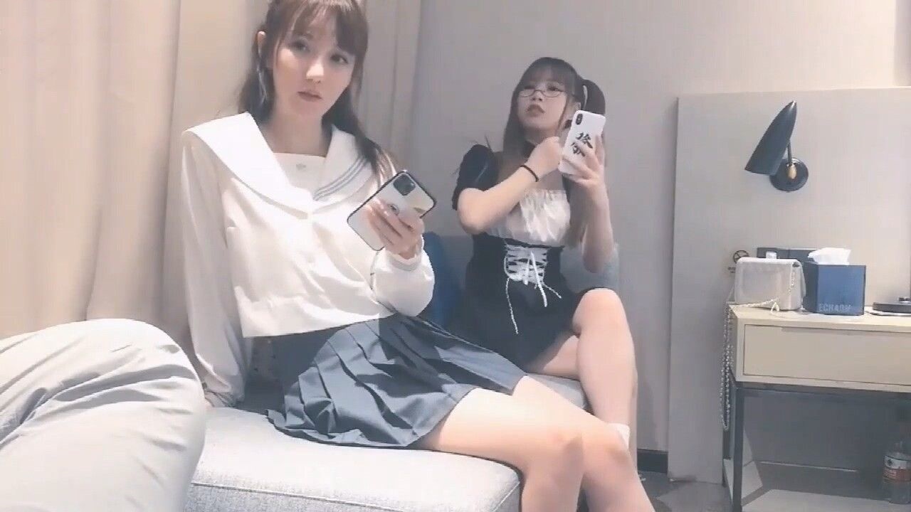 糖心探花探花双飞女仆装大学生轮换着操