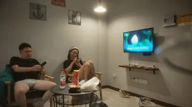 小胖哥酒店约炮刚刚离异的女同事骚的很各种姿势操都满足不了