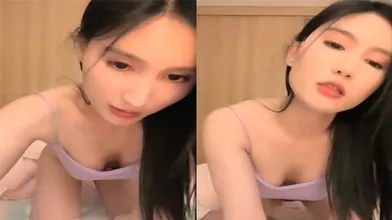 白丝苗窕大奶痴女淫声荡语撩骚互动近拍道具玩弄骚逼