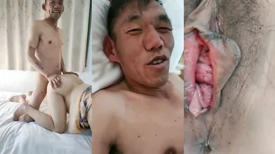 老头又来玩3P跟小伙一起玩熟女舔逼特写展示大屁股逼肥水多激情上位把老头草爽了换小哥哥上后入干屁股