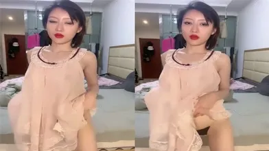 饥渴长腿苗窕大奶御姐口交伺候狼友激情操逼