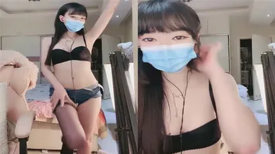 黑丝高跟大奶骚骚淫声荡语撩骚互动近拍玩奶扣逼道具自慰
