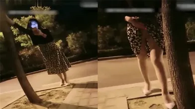 深夜户外带长腿美少妇压马路