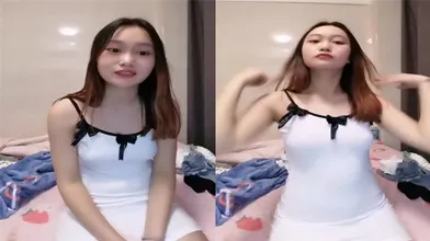 苗窕大奶骚货淫声荡语撩骚互动掰穴扣逼道具玩弄无毛骚逼