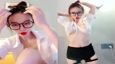 珍尼玛好胸超有气质