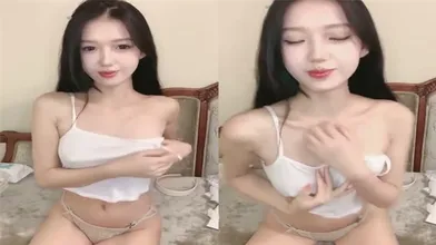 吊带白丝苗窕大奶痴女淫声荡语撩骚互动近拍掰穴道具玩弄无毛骚穴