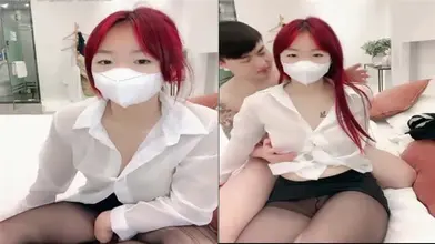 红发黑丝肥臀骚妹子让男友玩弄爆操无毛粉穴