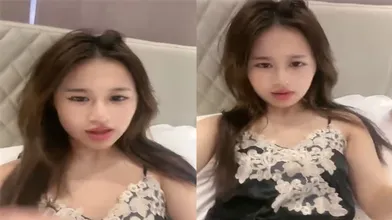 饥渴骚人妻掰穴勾引老公爆操骚逼