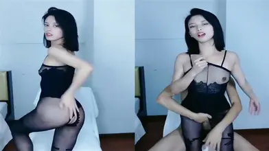 连身黑丝苗窕贫乳御姐让男友各种姿势爆操