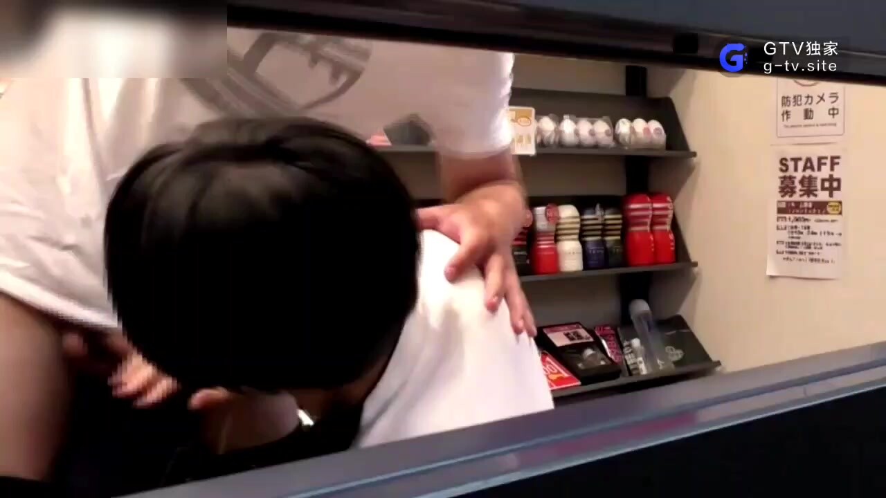直男在音像店被偷袭下体,被店员调教 上集