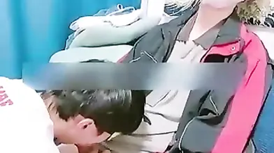 真实非剧情有对话,顺丰小哥上门取件,帮小哥口爆免运费,室友忍不住和我一起推到他
