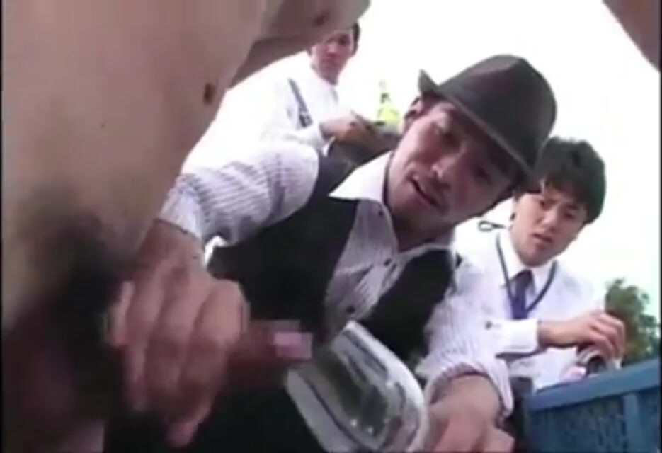 (群交配种) (上集A) 精牛农场散养奶牛强行榨取人工配种轮奸受孕