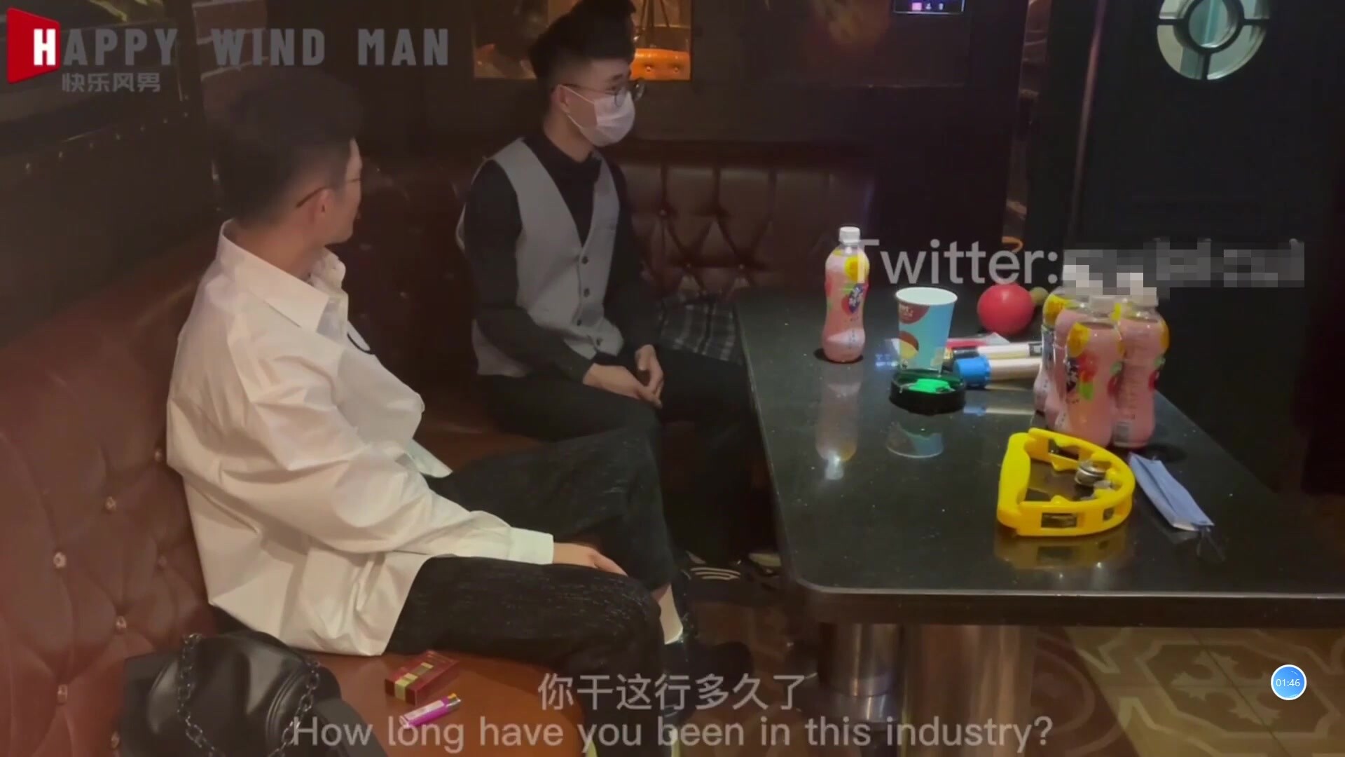 【推荐上集】快乐男风最新金诱在KTV做兼职的学生,套路屡试不爽,没有女朋友的弟弟射的真多