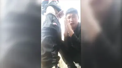 叔侄乱伦 清晰对话 叔侄为了钱在户外开启了露脸性爱直播 超刺激 骚逼超紧 无套操着太爽了 爽的叔叔直接内射