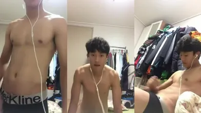 高颜值体育生扣菊花玩鸡巴喷射