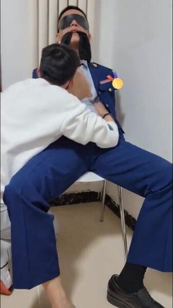 [完整版] 强制撸喷天菜黑袜蓝朋友,撸射抹一脸又撸潮喷好刺激