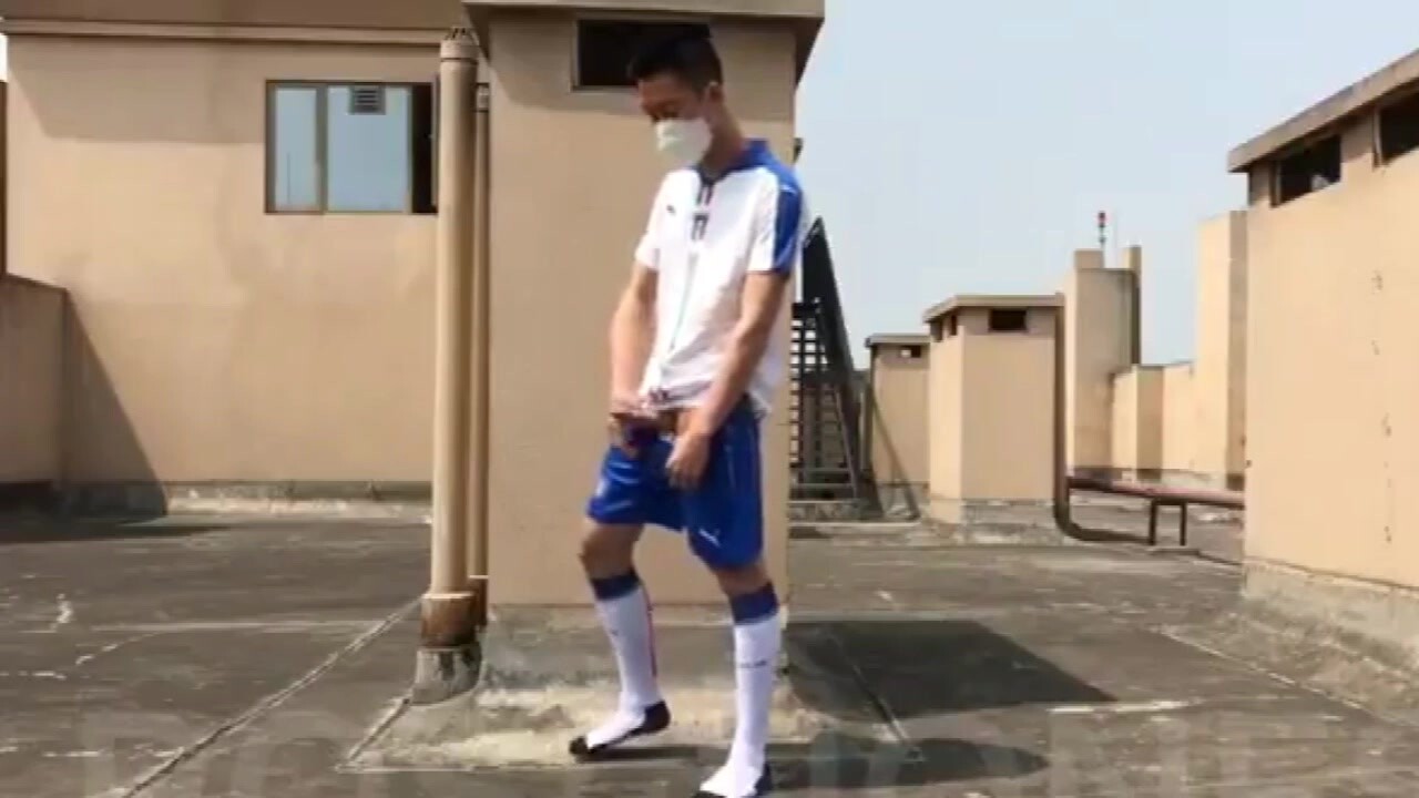【体育生教学楼楼顶放炮】